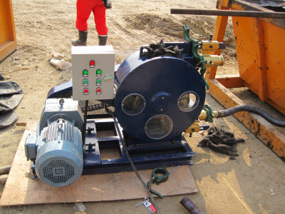 Peristaltic hose pump for pumping slurries 