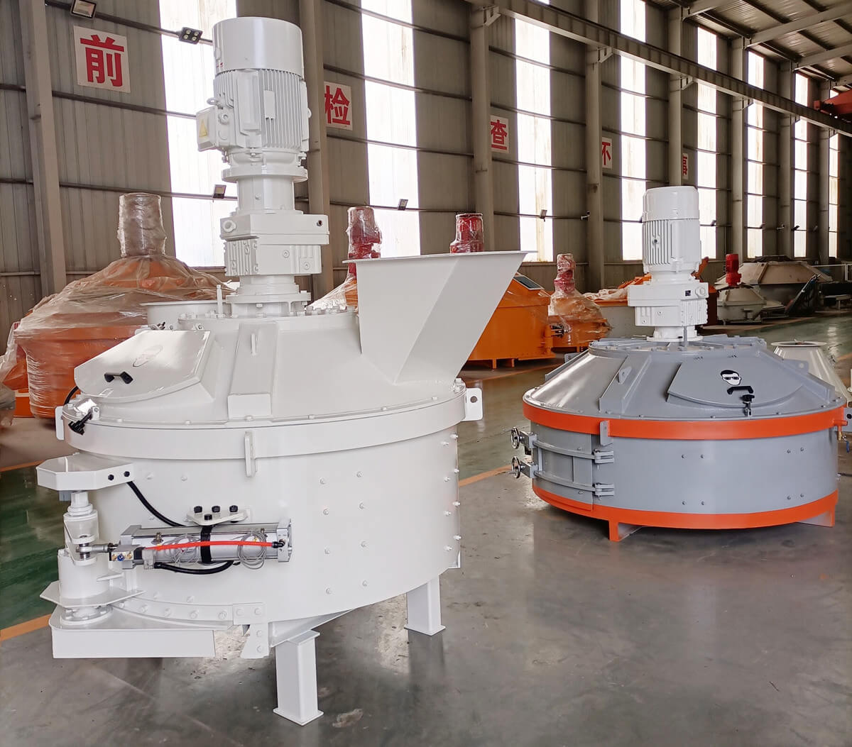 Refractory castable concrete mixer