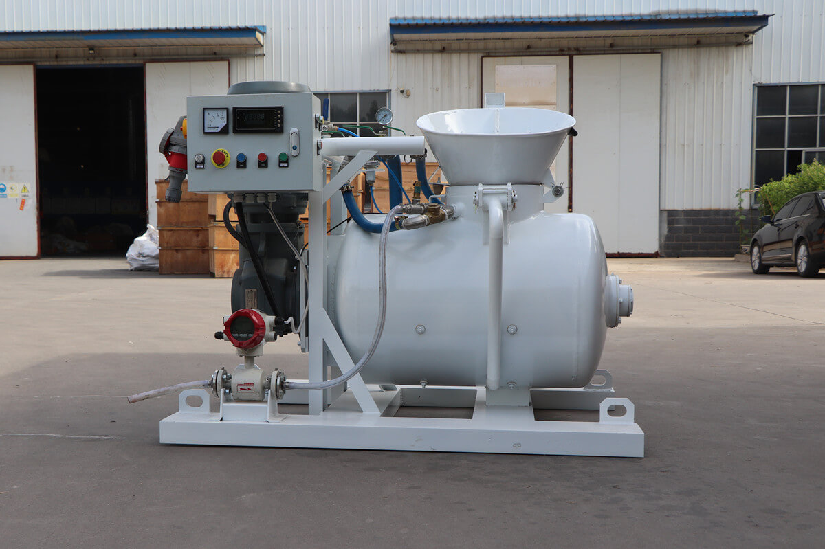 solid and moistened concrete mixture mixing and conveying unit