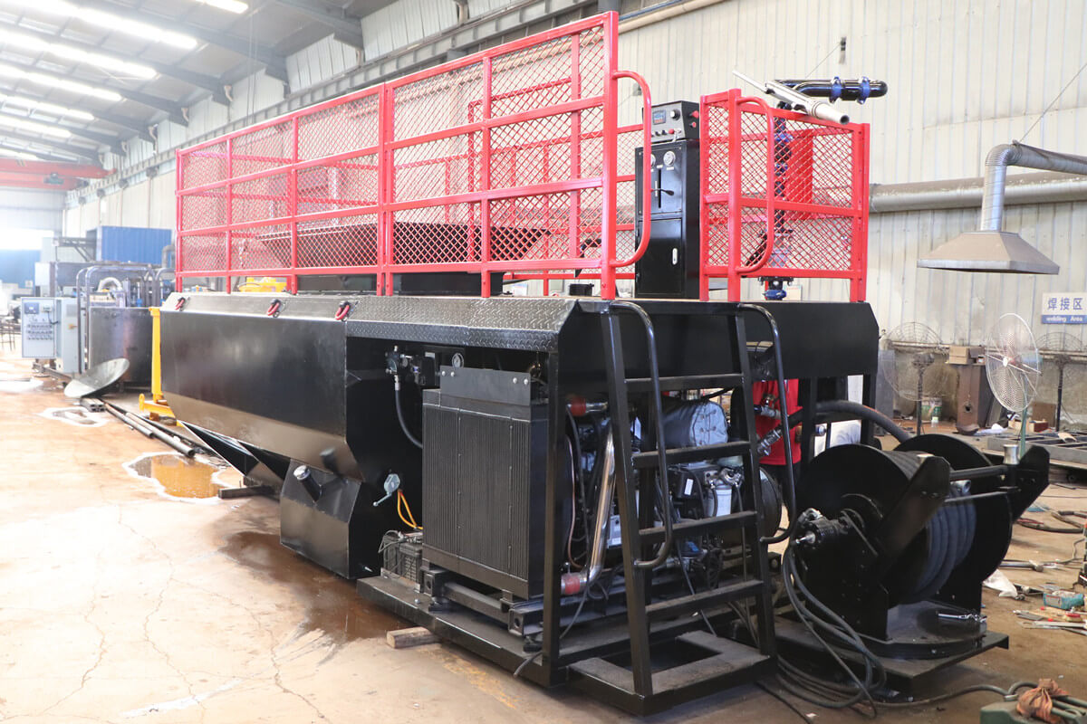 hydroseeding machine for spray grass seed