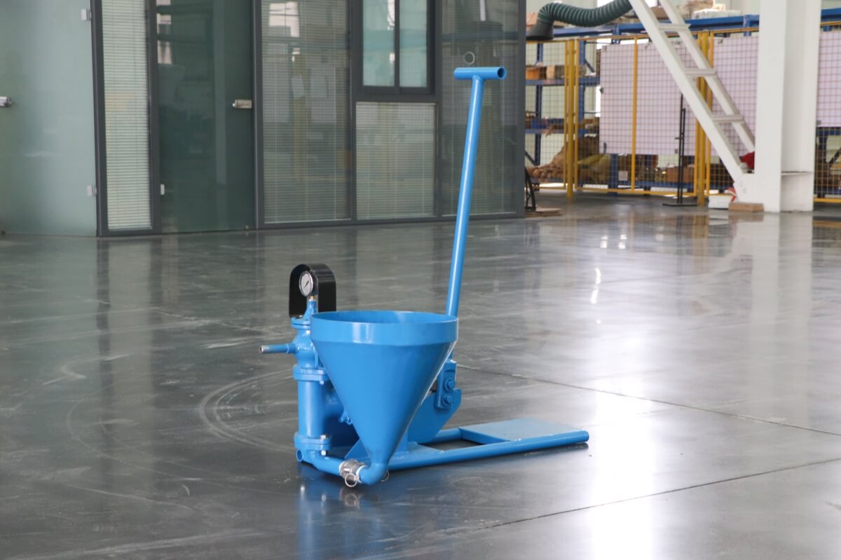 Manual cement grouting pump