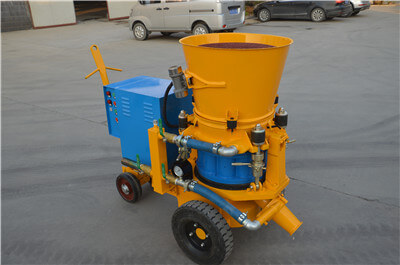 Refractory gunite machine with water pump