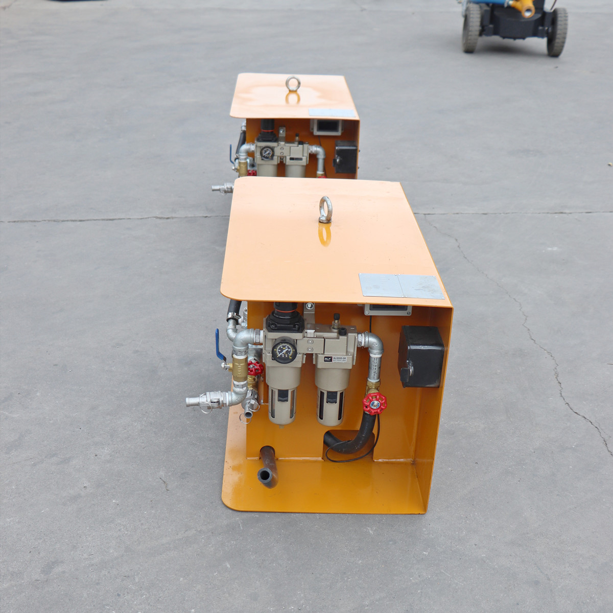 Accelerator metering pump for shotcrete machine