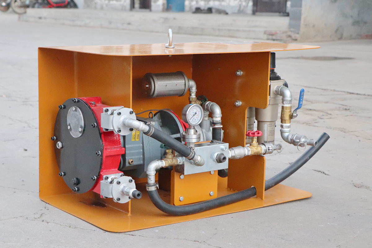 Concrete spraying pump with accelerator dosing pump unit