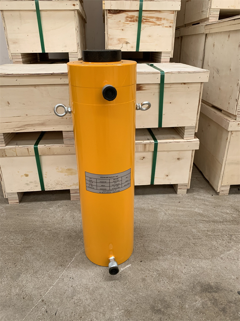 Double acting hydraulic jack for building